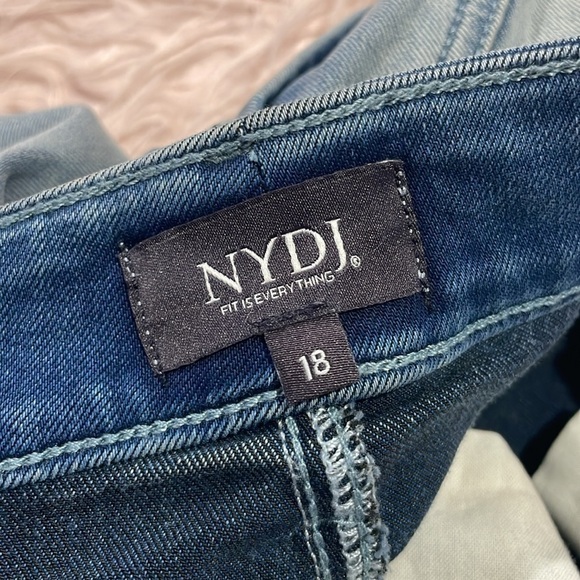 NYDJ Not Your Daughter's Thighshaper Straight Crop High Rise Jeans - Picture 4 of 9